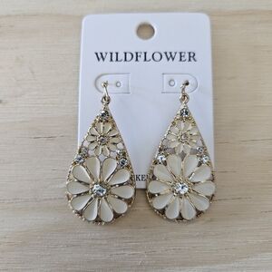 Wildflower Gold Tone White Floral Teardrop Earrings Rhinestone Accent